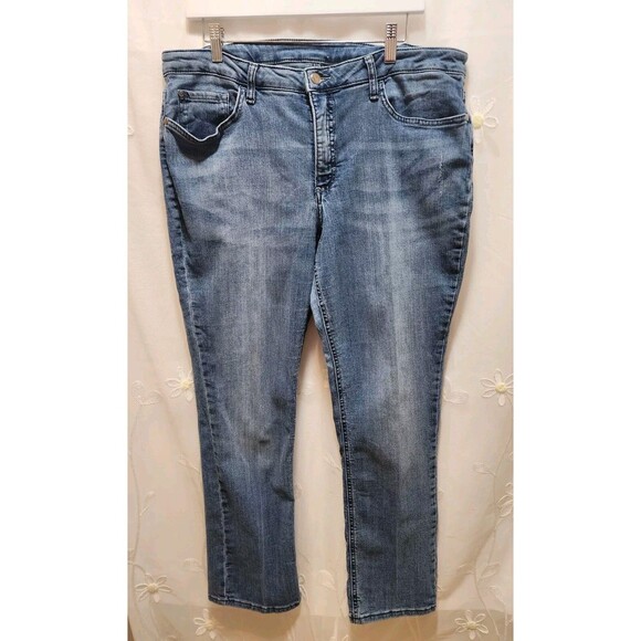 LEE RIDERS WOMENS 18 M BLUE JEANS STRETCHY WHISKER WASH ESSENTIAL BASIC EVERYDAY - Picture 1 of 15